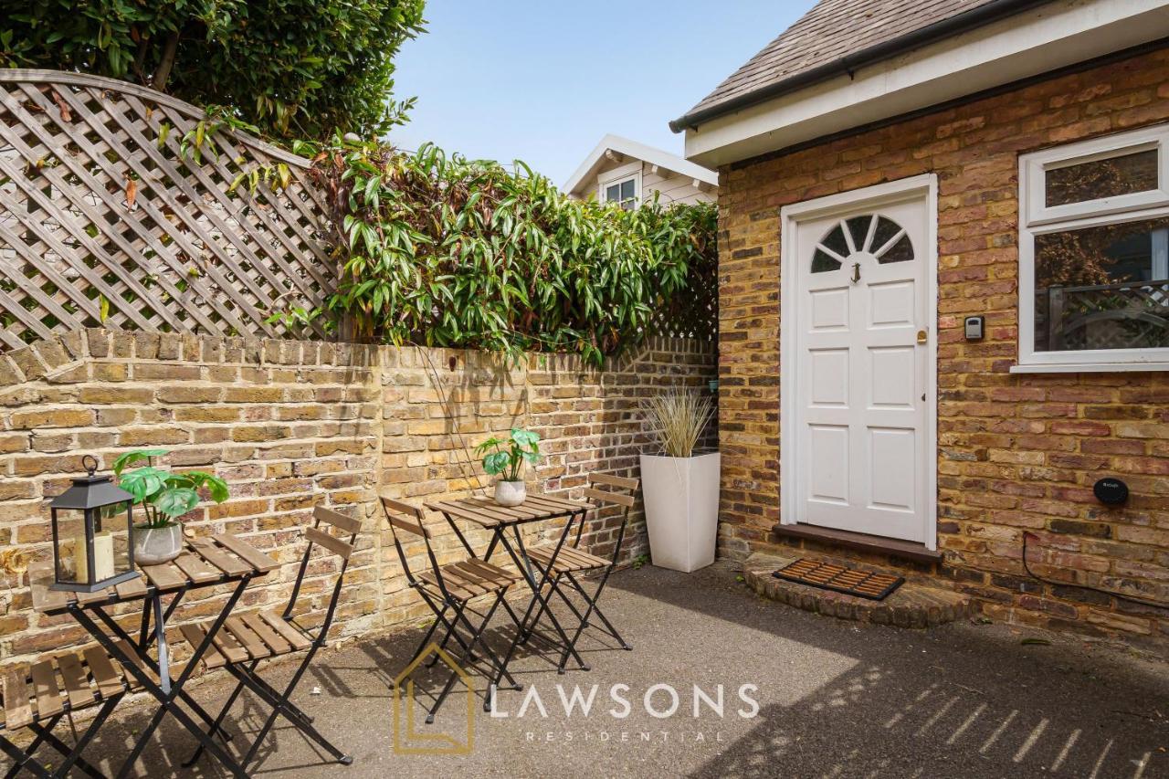 Loft Living By Lawsons With Parking Leilighet Windsor Eksteriør bilde